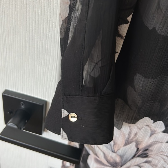 Dynamite Floral Midi Blouse - Picture 5 of 10